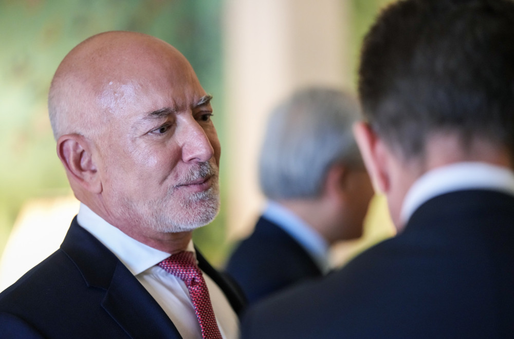 Bezos: "AI će u budućnosti stvoriti više radnih mesta nego što će ih ukinuti"