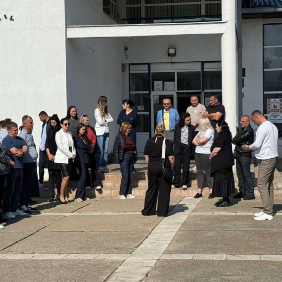 Skupovi podrške uhapšenim direktorima u Gračanici održavaju se i danas