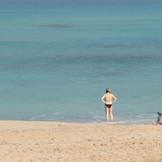 Nema više šetnje u kupaćem: U Crnoj Gori uveli paprene kazne za turiste