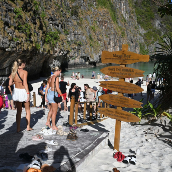 Gužve uništile raj: Kultna plaža iz "Plaže" više liči na stanicu nego na destinaciju VIDEO