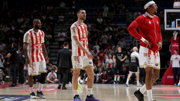 Navijači Zvezde besni – "Pionirom" se ori "Uprava napolje"