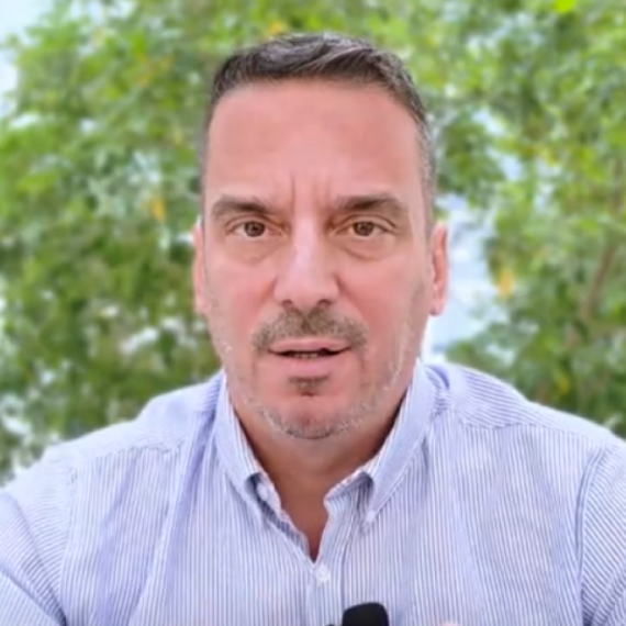 Laž dana; Piper: "Od blokadera faze i fraze, ali programa nigde" VIDEO