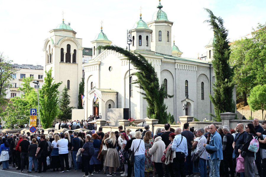 Veliki blagoslov za Srbiju: Vernici satima čekaju da se poklone Pojasu Presvete Bogorodice FOTO/VIDEO