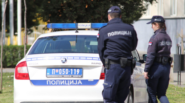Sa skoro gram kokaina u džepu krenuo u dečju igraonicu: Mladić iz Čačka osuđen da plati 120.000 dinara