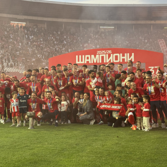 Zvezda podigla pehar!