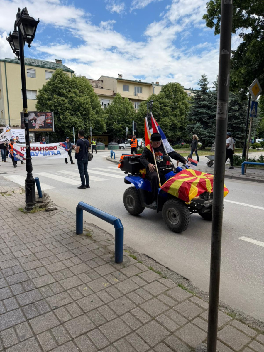 Srbija pobeđuje – Makedonija je uz Vučića; Ljudi dolaze na skup podrške Vučiću u Kumanovu FOTO/VIDEO