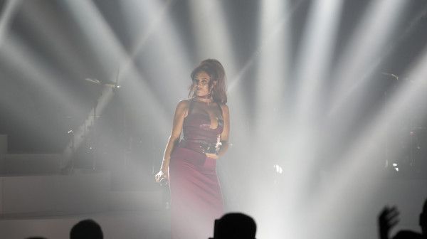Senidah bosa na koncertu: Održala prvi koncert u Sava centru VIDEO
