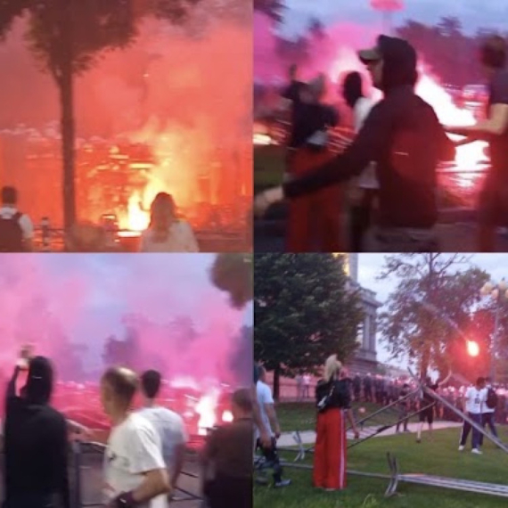 Potpuni haos u centru Beograda, blokaderi bakljama napali policiju: Odzvanja topovski udar FOTO/VIDEO