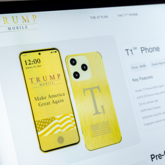 Podaci korisnika na izvol'te: Procurile informacije kupaca Trampovog mobilnog telefona