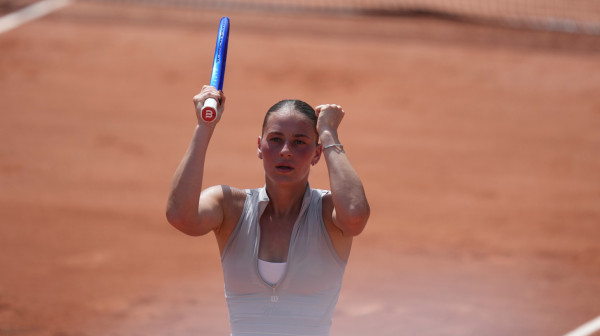Kostjuk i Bouzkova sigurne, prva predaja na RG