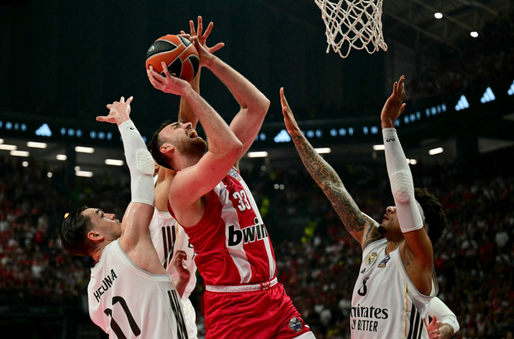 Gori F4 u OAKA: Serija Olimpijakosa, ali Lajls skoro pa bez greške!