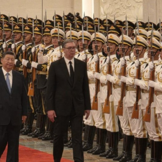 Počinje istorijski sastanak; Vučić stigao u Veliki dom naroda u Pekingu, dočekao ga predsednik Si Đinping