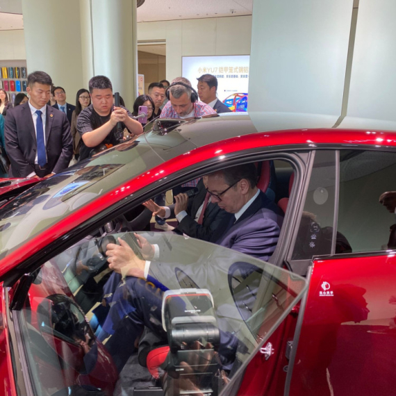 Vučić obišao fabriku automobila: "Pozvali smo ih u Srbiju i na EXPO 2027" FOTO/VIDEO