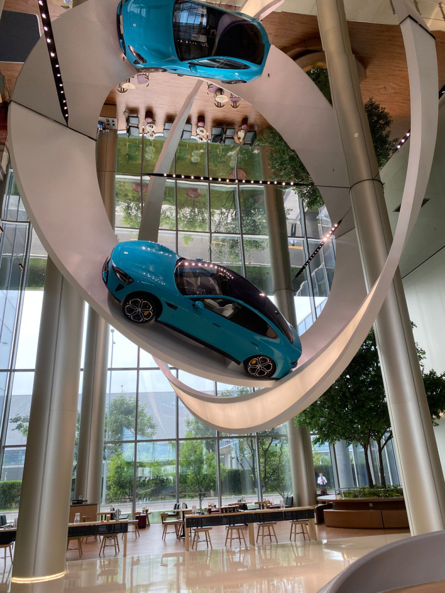 Vučić obišao fabriku automobila: Pozvali smo ih u Srbiju i na EXPO 2027 FOTO/VIDEO