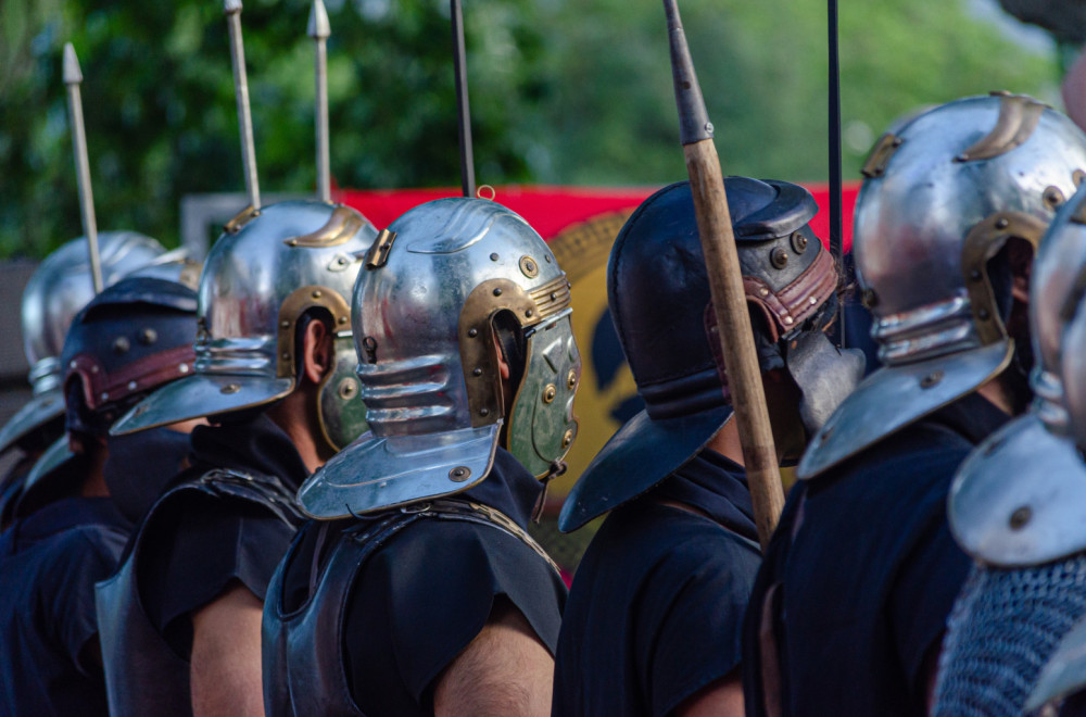 Niš se vraća u doba Rimljana: Legionari, gladijatori i baklje na ulicama grada
