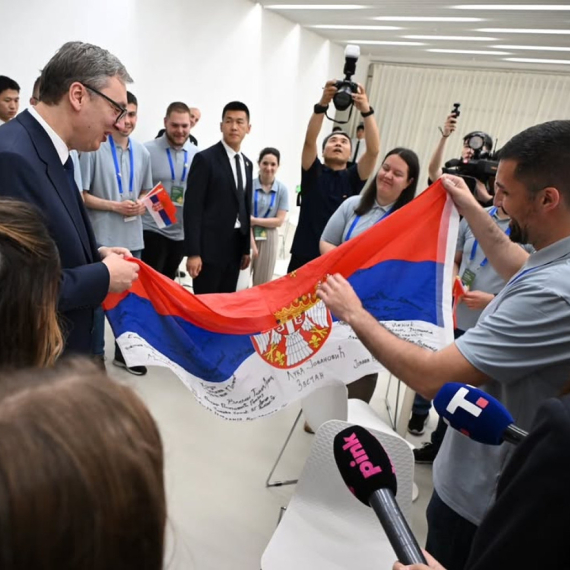 Vučić u Kinesko-srpskom omladinskom centru: "Ponosan na naše mlade ljude, doneće u Srbiju znanje" VIDEO