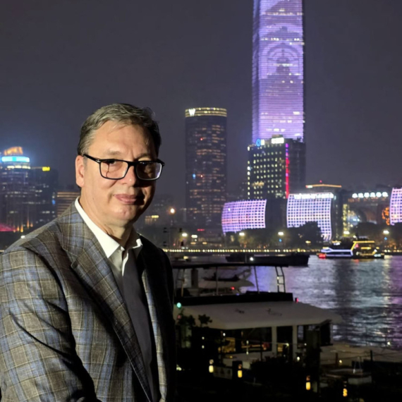 Vučić: "Na obali reke Huangpu u Šangaju"; "U jednom kadru vidite kako ovaj grad napreduje" FOTO