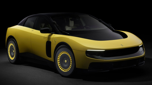 Bivši šef Ferrarija žestoko kritikovao prvi električni model marke