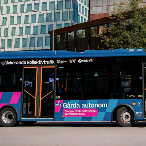 Fijasko na prvoj vožnji: Autonomni autobus sudario se sa tramvajem nakon par kilometara