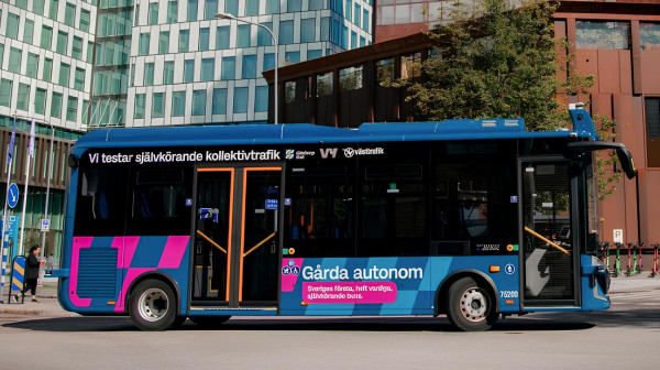 Fijasko na prvoj vožnji: Autonomni autobus sudario se sa tramvajem nakon par kilometara