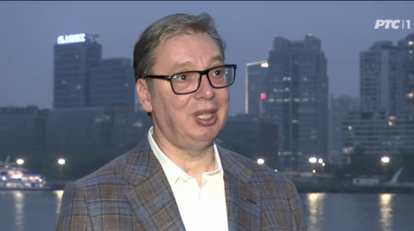 Vučić: "Potpisani ugovori vredni 953 miliona evra novih investicija"; "Otvaraju se nova radna mesta"