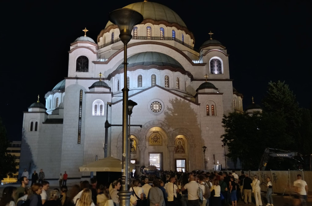 Ovo su heroji u koloni vernika koji čekaju da celivaju Pojas Presvete Bogorodice FOTO/VIDEO