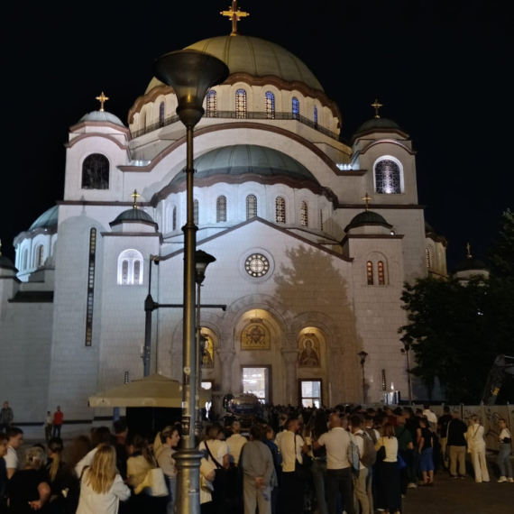 Ovo su heroji u koloni vernika koji čekaju da celivaju Pojas Presvete Bogorodice FOTO/VIDEO