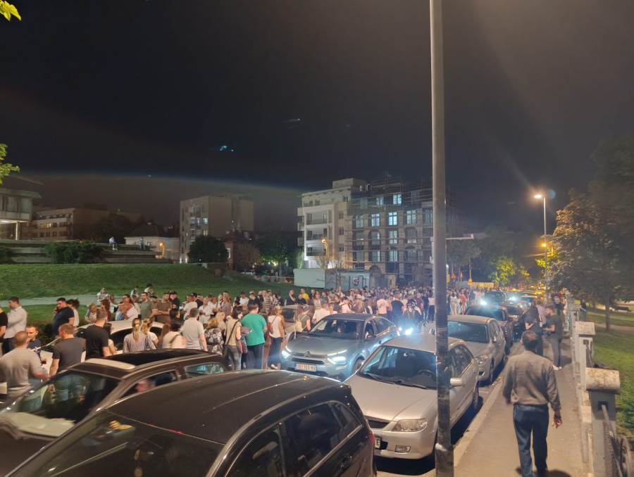 Ovo su heroji u koloni vernika koji čekaju da celivaju Pojas Presvete Bogorodice FOTO/VIDEO