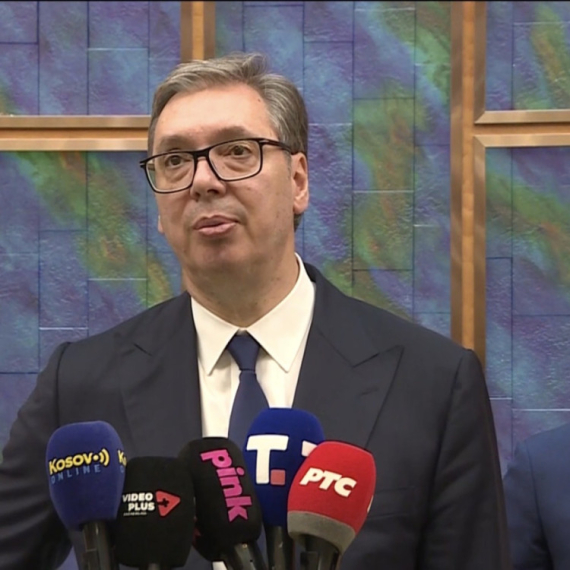 Vučić: "Očekujemo velike investicije u Šidu i Zrenjaninu"; "Rast ekonomije od 4% bolji od prognoze MMF-a"