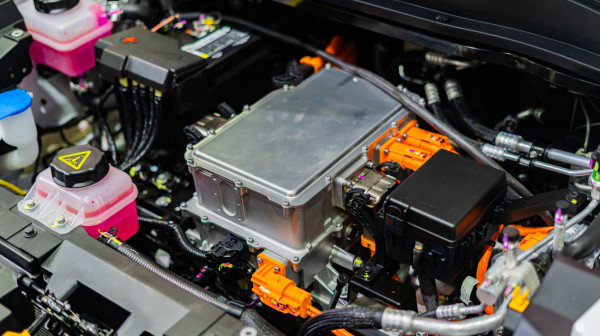 Da li sme da se pere motor električnog automobila?