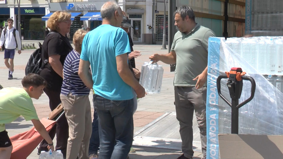 Cisterne iz svih krajeva idu ka Čačku: Otvorena i telefonska linija za pomoć stanovništvu