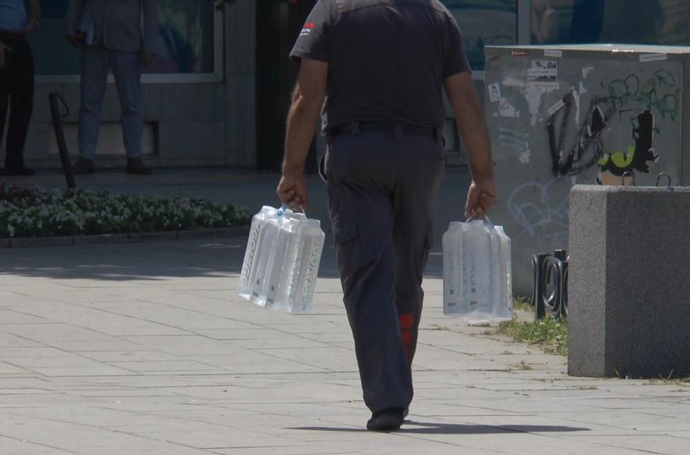 Cisterne iz svih krajeva idu ka Čačku: Otvorena i telefonska linija za pomoć stanovništvu