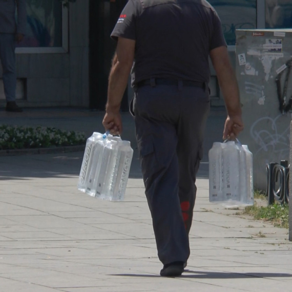 Cisterne iz svih krajeva idu ka Čačku: Otvorena i telefonska linija za pomoć stanovništvu