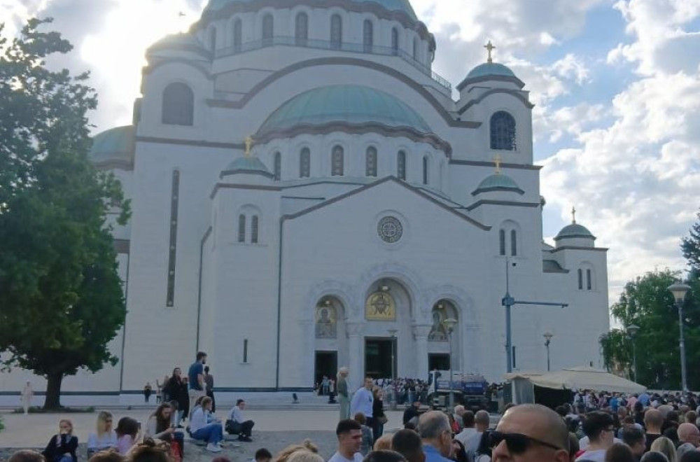 Ovo je broj podeljenih osveštanih traka na Pojasu Presvete Bogorodice u Hramu Svetog Save FOTO/VIDEO