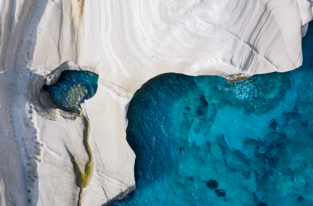 Ovo je jedna od najneobičnijih plaža u Grčkoj: Pejzaž koji podseća na površinu Meseca FOTO