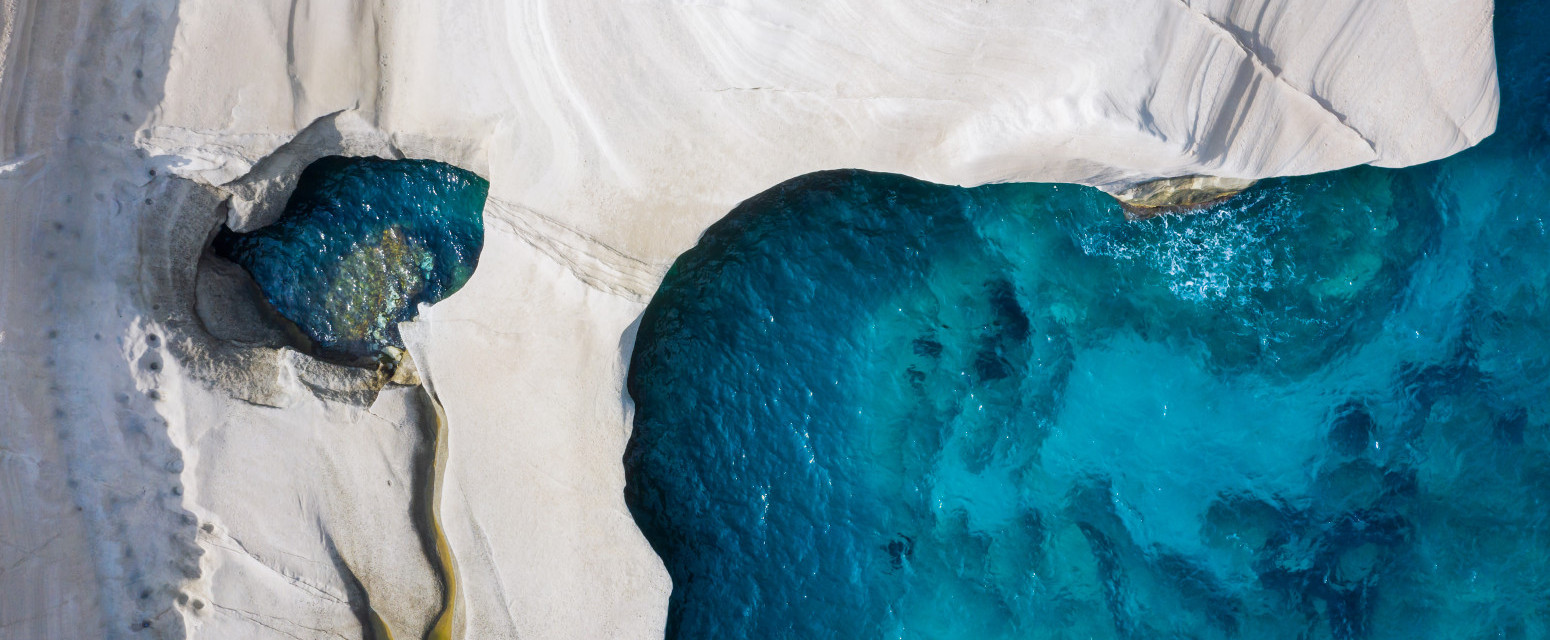 Ovo je jedna od najneobičnijih plaža u Grčkoj: Pejzaž koji podseća na površinu Meseca FOTO