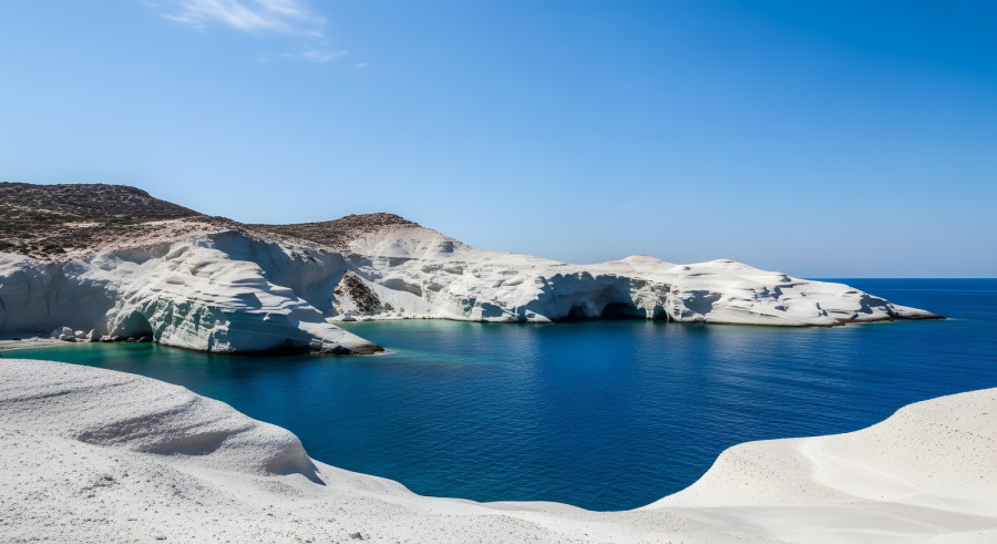 Ovo je jedna od najneobičnijih plaža u Grčkoj: Pejzaž koji podseća na površinu Meseca FOTO