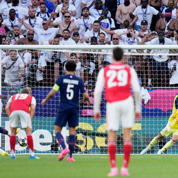 Stativa! PSŽ i Arsenal režiraju dramu VIDEO