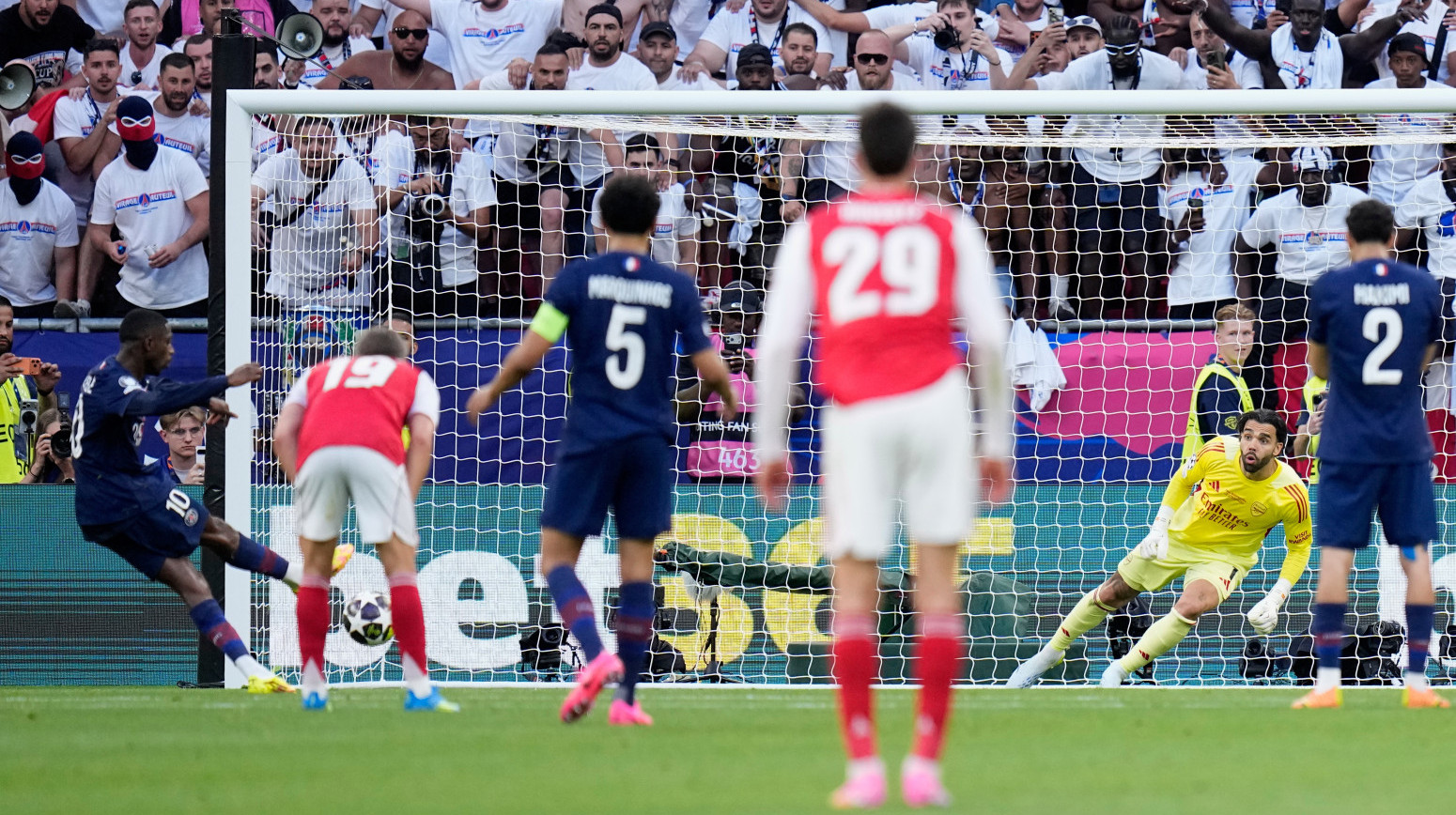 Stativa! PSŽ i Arsenal režiraju dramu VIDEO