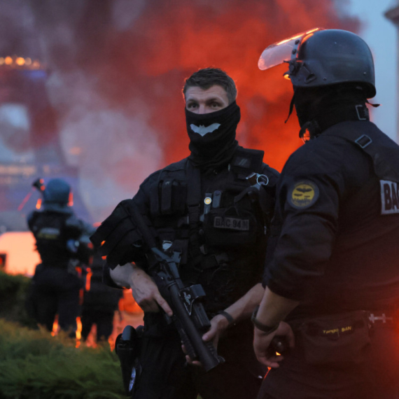 Pariz opet "gori" – policija je svuda, slike obilaze svet VIDEO