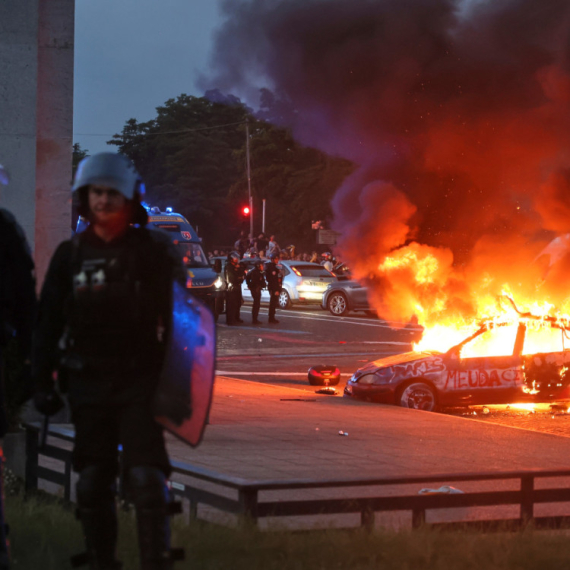 Dvostruki aršini: Dok policija brutalno bije demonstrante u Francuskoj i Albaniji, Picula ćuti VIDEO