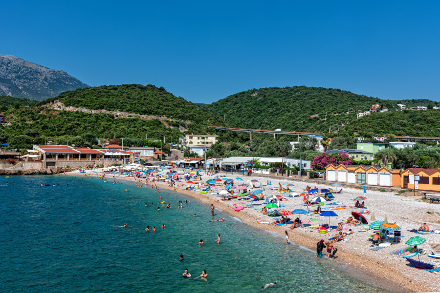 Gde letovati u avgustu bez velikih troškova? Ovo su tri najjeftinije destinacije u Crnoj Gori FOTO