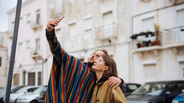 Ne morate više da okrećete telefon: Novi flegšipi donose brutalnu promenu za selfije