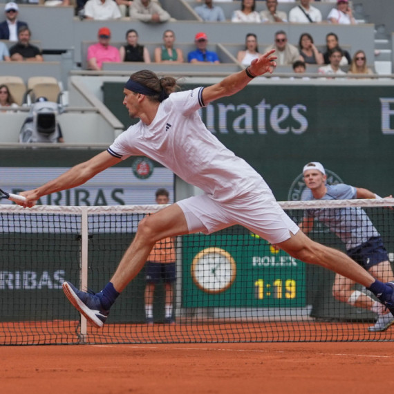 Zverev se "prošetao" do četvrtfinala