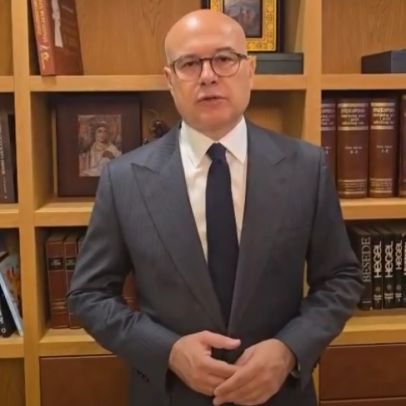 Vučević oštro reagovao na izjavu Vasić o celivanju Bogorodičinog pojasa: "Najgori oblik ekstremizma" VIDEO