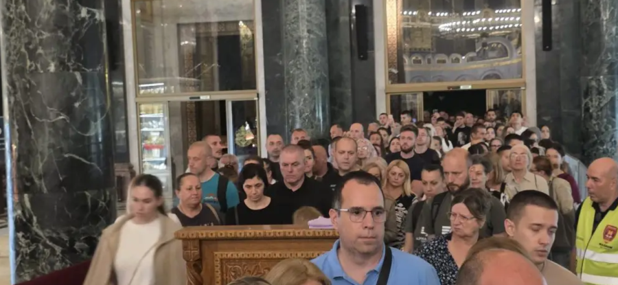 Bogorodičin pojas celivalo gotovo pola miliona vernika: I rukovodstvo Jagodine se poklonilo relikviji