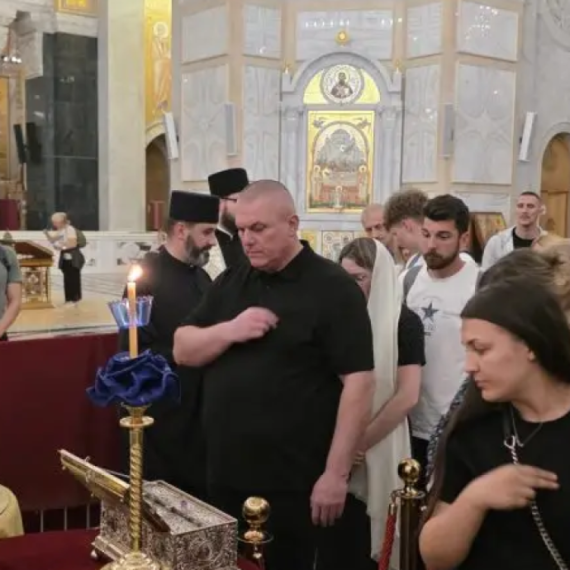 Bogorodičinom pojasu se poklonilo gotovo pola miliona vernika: Rukovodstvo Jagodine se poklonilo relikviji