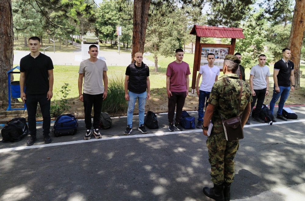 Junska generacija vojnika primljena na obuku u kasarne Valjevo, Sombor i Leskovac