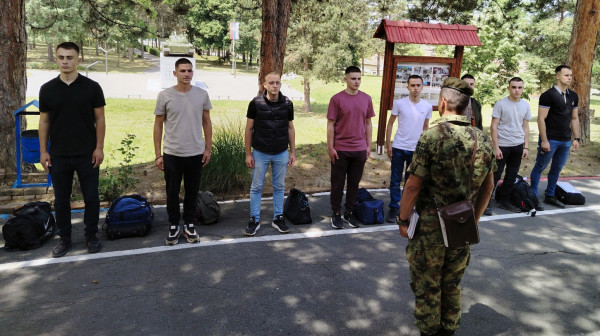 Junska generacija vojnika primljena na obuku u kasarne Valjevo, Sombor i Leskovac