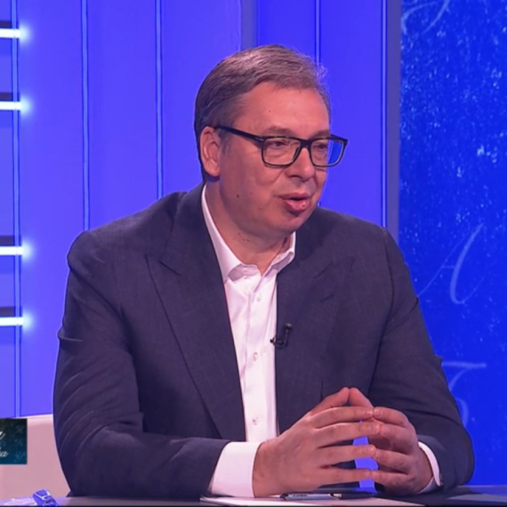 Vučić u "Ćirilici": "Za Vidovdan ću pomilovati određene ljude"; "Postoje tri ključna elementa rušenja vlasti"